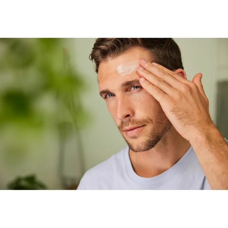 shopapotheke Weleda Feuchtigkeitscreme for Men - hautberuhigende leichte Pflege erfrischt und zieht sofort ein Super Rabatt