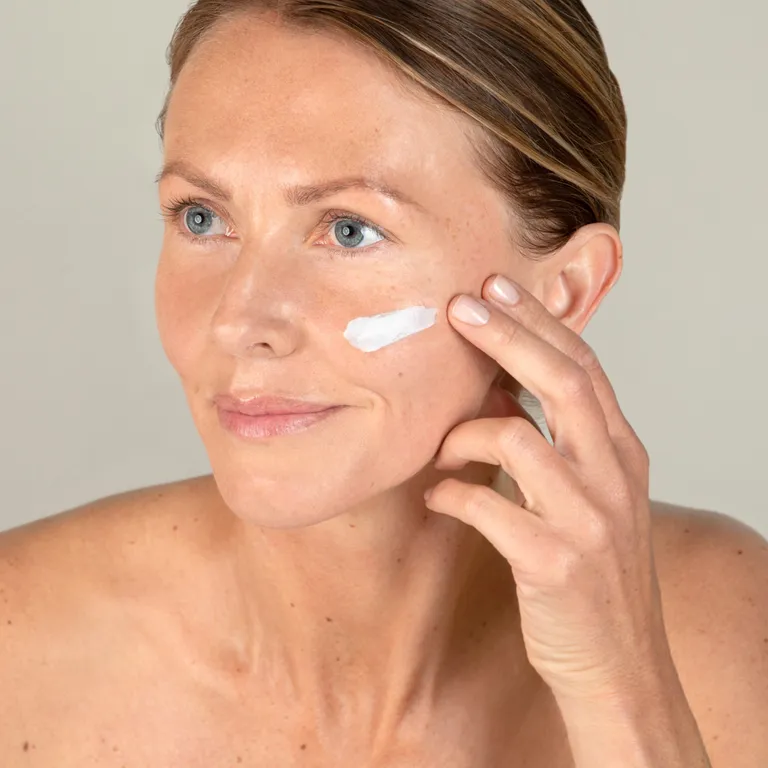 shopapotheke SKINTIST HYDRO EFFECT Cream Light Versandkostenfrei