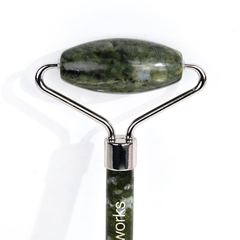 lookfantastic brushworks HD Jade Roller Osterangebot