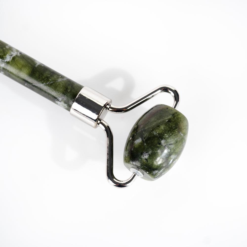 lookfantastic brushworks HD Jade Roller Osterangebot