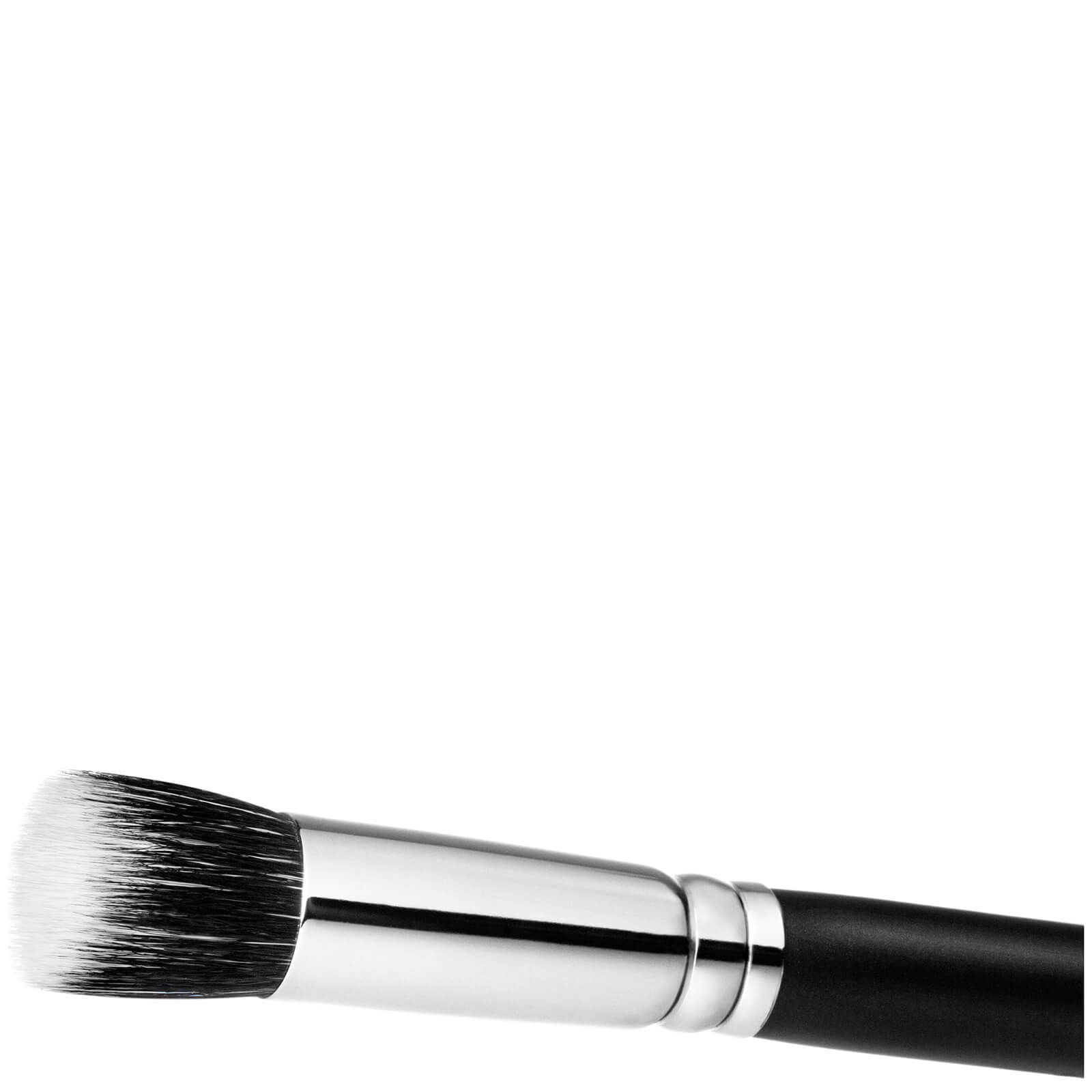 lookfantastic MAC 130S Short Duo Fibre Brush Weihnachtsangebot