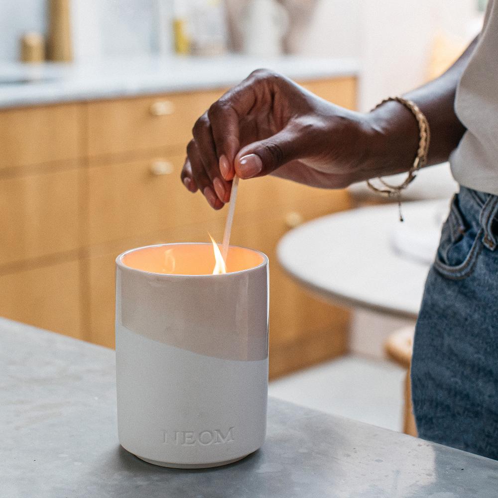 lookfantastic NEOM Grapefruit Mandarine und Eukalyptus Duftkerze 320 g Rabatt