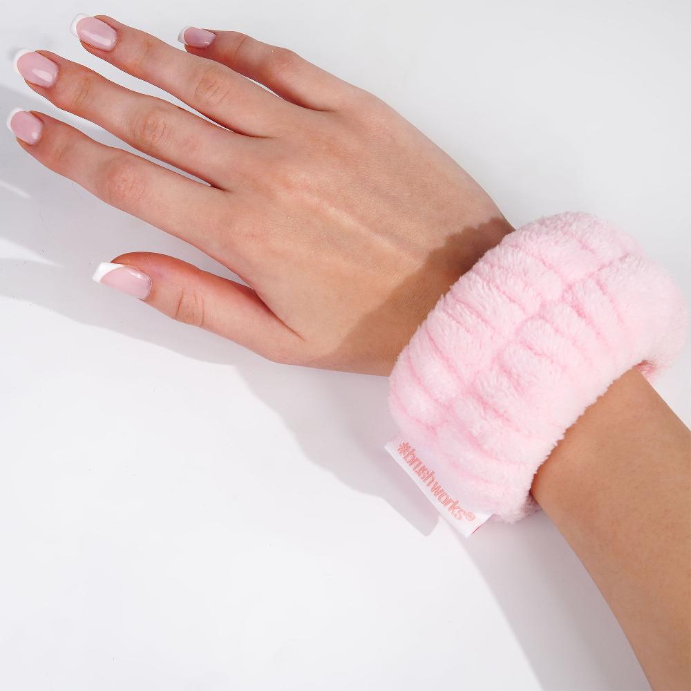 lookfantastic brushworks Microfibre Wrist Wash Bands - 2 Pack Kauf eins, bekomm eins gratis